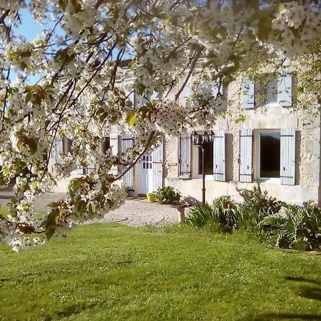Bed and Breakfast Maison Lavande Saint-Jean-dʼAngély Exterior foto