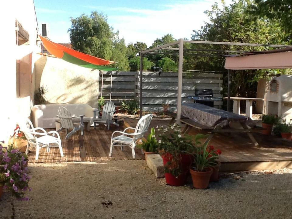 Bed and Breakfast Maison Lavande Saint-Jean-dʼAngély Exterior foto