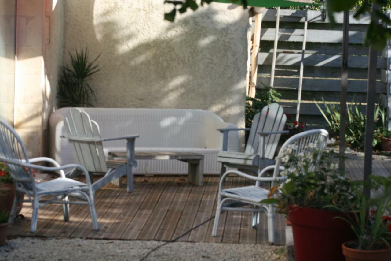 Bed and Breakfast Maison Lavande Saint-Jean-dʼAngély Exterior foto