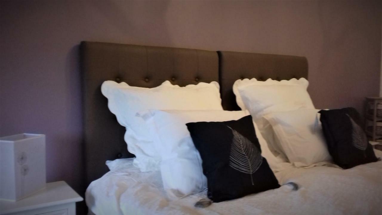 Bed and Breakfast Maison Lavande Saint-Jean-dʼAngély Exterior foto