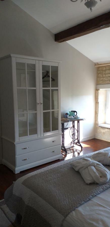Bed and Breakfast Maison Lavande Saint-Jean-dʼAngély Exterior foto